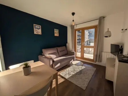 Appartement moderne 1 chambre avec piscine, proche ski et village - Photo 4