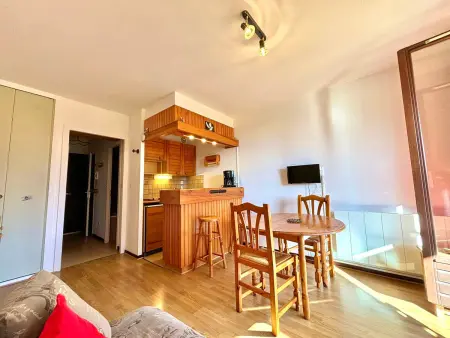 Studio skis aux pieds avec balcon ensoleillé - Animaux admis, parking inclus - Photo 2