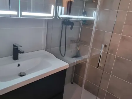 T2 climatisé avec piscine et parking à 100m de la mer - Photo 6