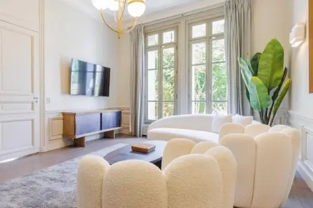 AM-23-FERME, Hôtel Particulier avec Jardin au coeur de Neuilly - Photo 1