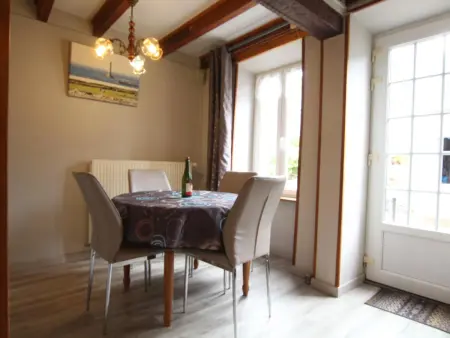 Maison chaleureuse à Flamanville, cheminée, jardin clos - Photo 2