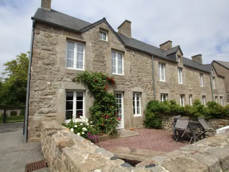 Maison chaleureuse à Flamanville, cheminée, jardin clos - Photo 12