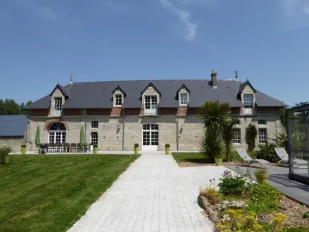 Les Ecuries: Gîte cotentin avec piscine, billard, cheminée et 5 chambres - Photo 2