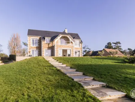 Villa contemporaine à Carolles avec vue mer et accès direct plage - Photo 1