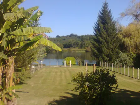 Évasion en Dordogne: Maison au bord de l'eau avec parking privé - Photo 3