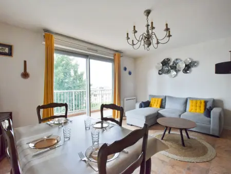 Spacieux appartement refait à neuf avec balcon et garage, proche centre-ville - Photo 1