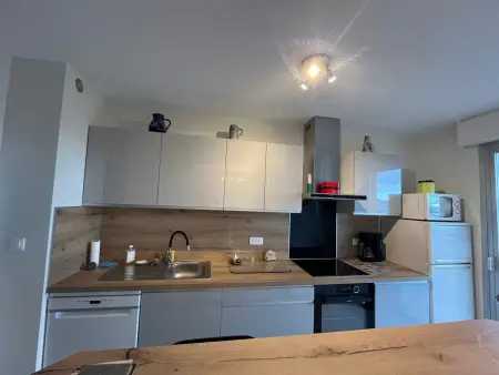 Spacieux appartement refait à neuf avec balcon et garage, proche centre-ville - Photo 2