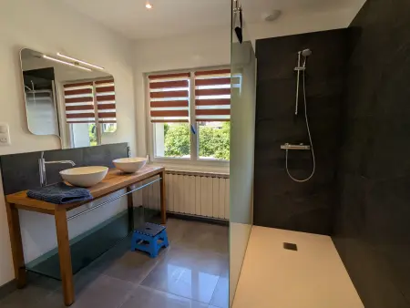 Gîte confortable avec terrasse et vue montagne, proche loisirs et pistes - Photo 14