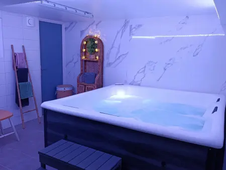 Maison spacieuse avec spa et terrain de jeux en lisière de forêt - Photo 2