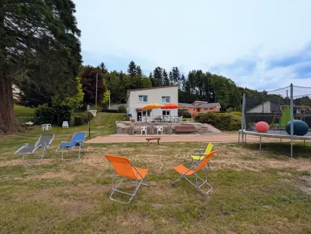 Maison spacieuse avec spa et terrain de jeux en lisière de forêt - Photo 4
