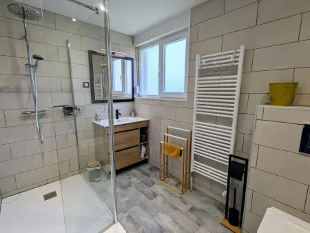 Maison spacieuse avec spa et terrain de jeux en lisière de forêt - Photo 17