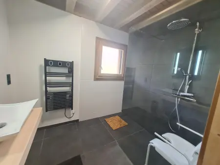 Chalet familial avec sauna et terrasse près du lac - Photo 11