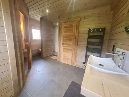Chalet familial avec sauna et terrasse près du lac - Photo 29