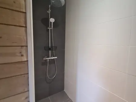 Chalet familial avec sauna et terrasse près du lac - Photo 30