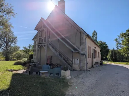 Gîte en forêt avec jardin, terrasse et parking près de la Loire - Photo 1