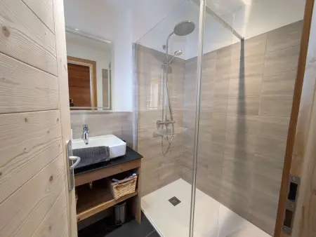 Lodge alpin chaleureux, 4 chambres, 10 pers, parking, terrasse, Arêches-Beaufort - Photo 10