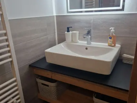 Lodge alpin chaleureux, 4 chambres, 10 pers, parking, terrasse, Arêches-Beaufort - Photo 11