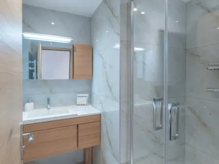 Appartement familial rénové, quartier Alpe d'Huez, orientation sud - Photo 10