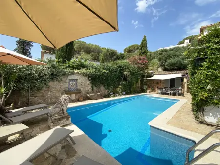 Villa avec Piscine Privée et Terrasse à Begur, au Calme - Photo 2