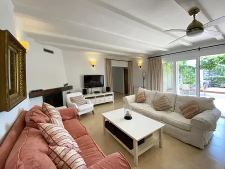Villa avec Piscine Privée et Terrasse à Begur, au Calme - Photo 10