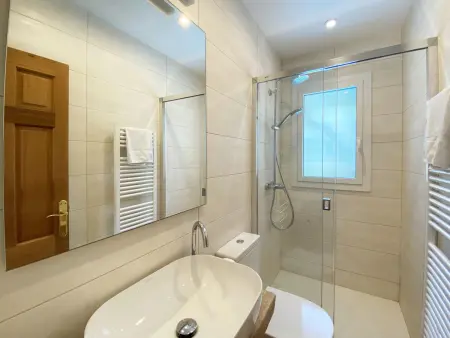 Villa avec Piscine Privée et Terrasse à Begur, au Calme - Photo 18