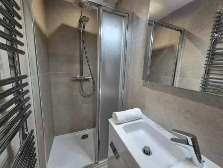 Bel appartement moderne, 8 pers, près pistes, balcon sud - Photo 13