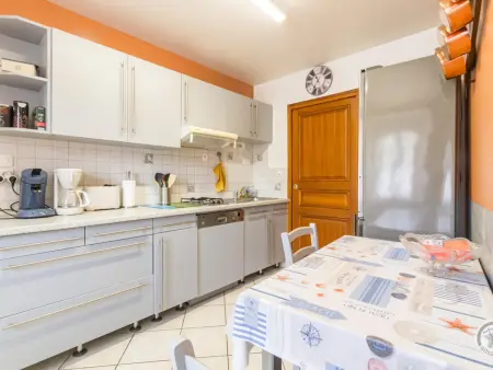 Maison Normande Confortable avec Terrasse et Parking Privé à Gatteville - Photo 4