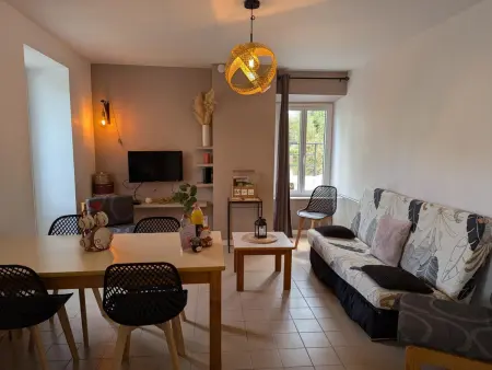 Gîte au Bord de la Rivière avec Terrasse, Internet et Jardin - Photo 1