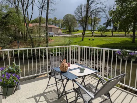Gîte au Bord de la Rivière avec Terrasse, Internet et Jardin - Photo 3