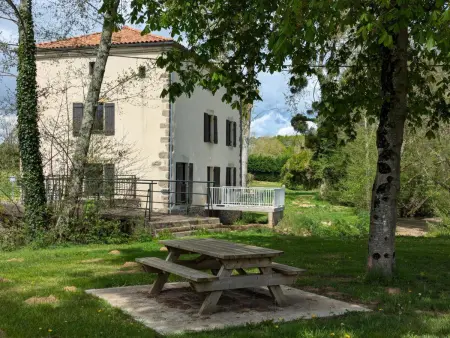 Gîte au Bord de la Rivière avec Terrasse, Internet et Jardin - Photo 4