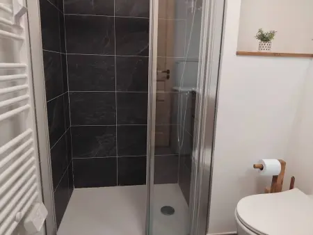 Appartement neuf 2 chambres, parking inclus, proche bus gratuit - Photo 12