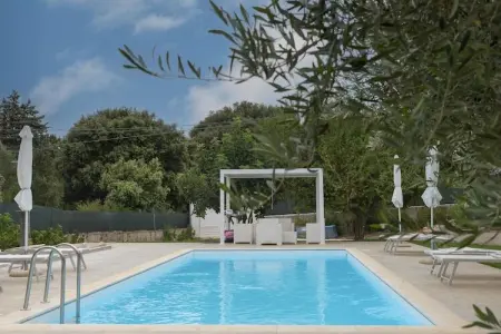 Villa dei Monti in Cisternino, Villa près de Cisternino avec piscine et verger - Photo 1