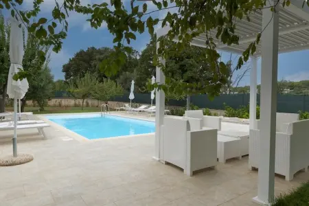 Villa dei Monti in Cisternino, Villa près de Cisternino avec piscine et verger - Photo 5