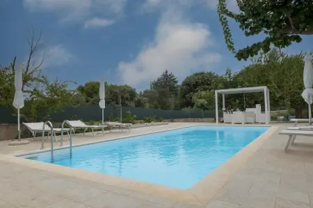 Villa dei Monti in Cisternino, Villa près de Cisternino avec piscine et verger - Photo 6