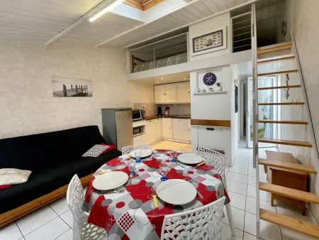Maison rénovée avec piscine chauffée, tennis et parking à 100m des commerces - Photo 4