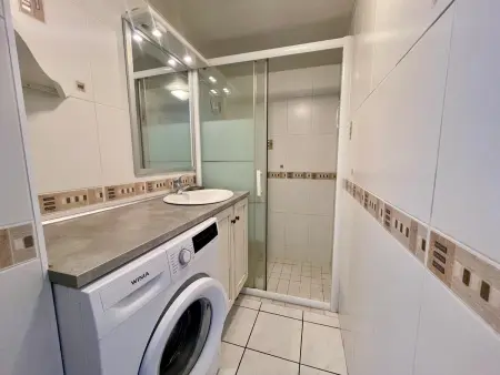 Maison rénovée avec piscine chauffée, tennis et parking à 100m des commerces - Photo 11