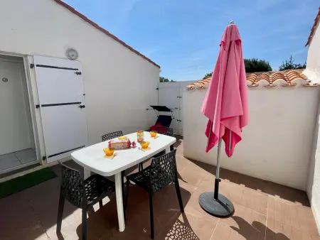 Maison rénovée avec piscine chauffée, tennis et parking à 100m des commerces - Photo 17