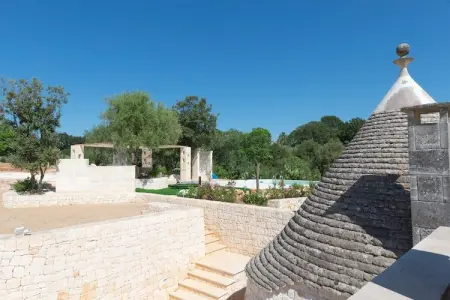 Trulli Cesare in Locorotondo, Trulli en Puglia avec Piscine et Vue - Photo 6