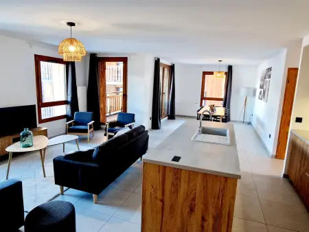 Appartement Neuf 5 pièces à 20m des pistes avec garage double - Photo 2