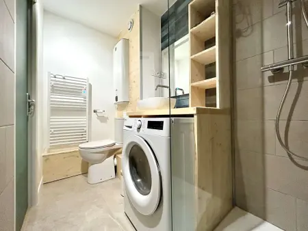 Studio rénové pour 4 pers avec balcon et parking à Briançon - Photo 3