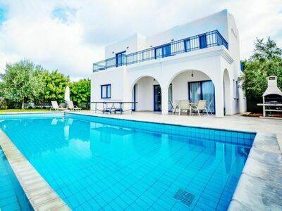Azzurro Luxury Holiday Villas, Maison 8 personnes à Peyia CY8600.1.1