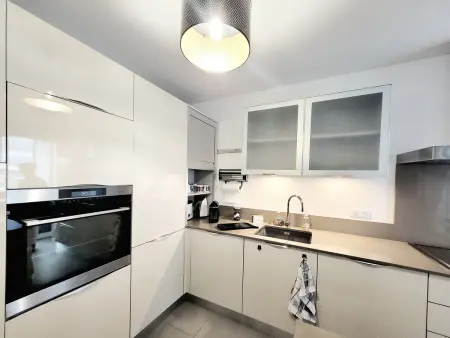 T3 moderne avec clim et wifi, proche port et mer, box fermé - Photo 6