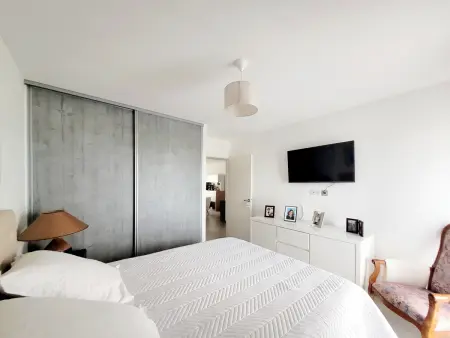 T3 moderne avec clim et wifi, proche port et mer, box fermé - Photo 9