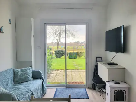 Maison rénovée près de la mer avec 2 piscines, parking et animaux acceptés - Photo 3