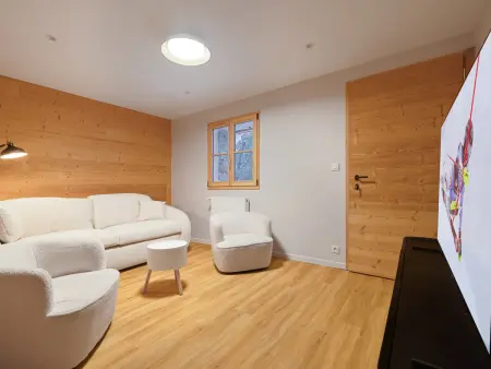 Chalet rénové avec accès direct aux pistes, grand jardin et parking - Photo 6