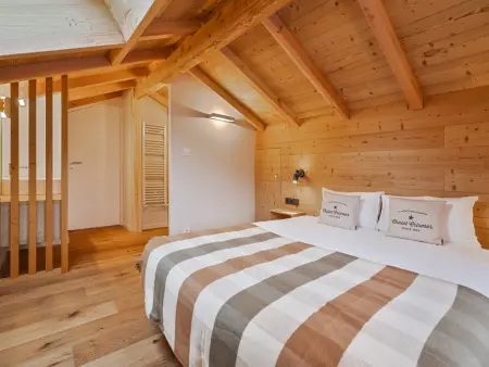 Chalet rénové avec accès direct aux pistes, grand jardin et parking - Photo 10