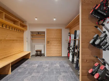 Chalet rénové avec accès direct aux pistes, grand jardin et parking - Photo 14