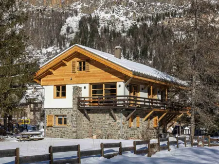 Chalet rénové avec accès direct aux pistes, grand jardin et parking - Photo 15