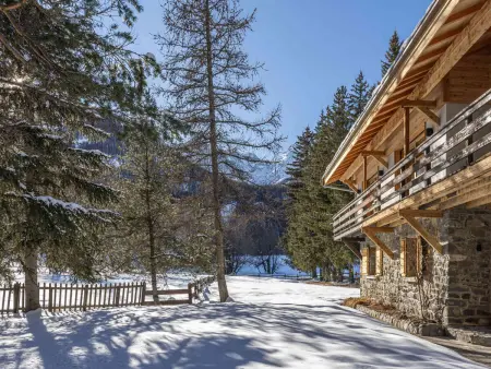 Chalet rénové avec accès direct aux pistes, grand jardin et parking - Photo 16
