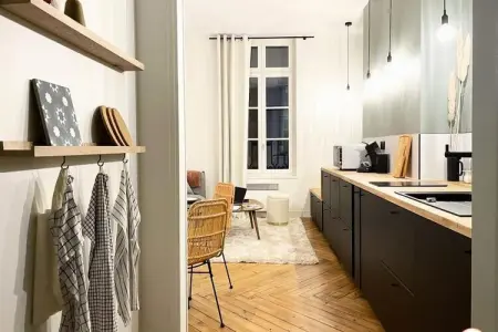 🌴 L'exotique - Vue Pl. Vieux March&eacute; - Standing, Appartements pour 4 Personnes - Photo 1